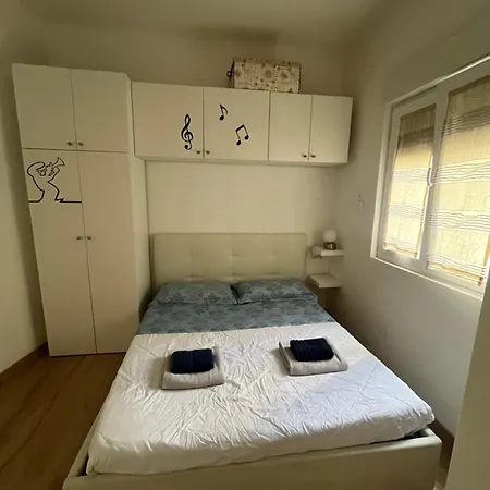 Apartment Mama *